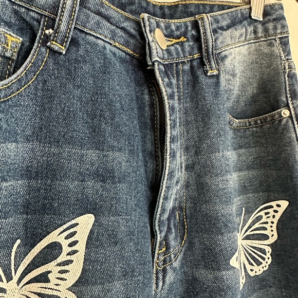 🦋 Butterfly Print Mom Jeans +FREE GIFT! - Picture 3 of 7